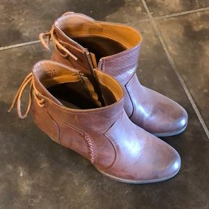 Zip up ankle booties, brown